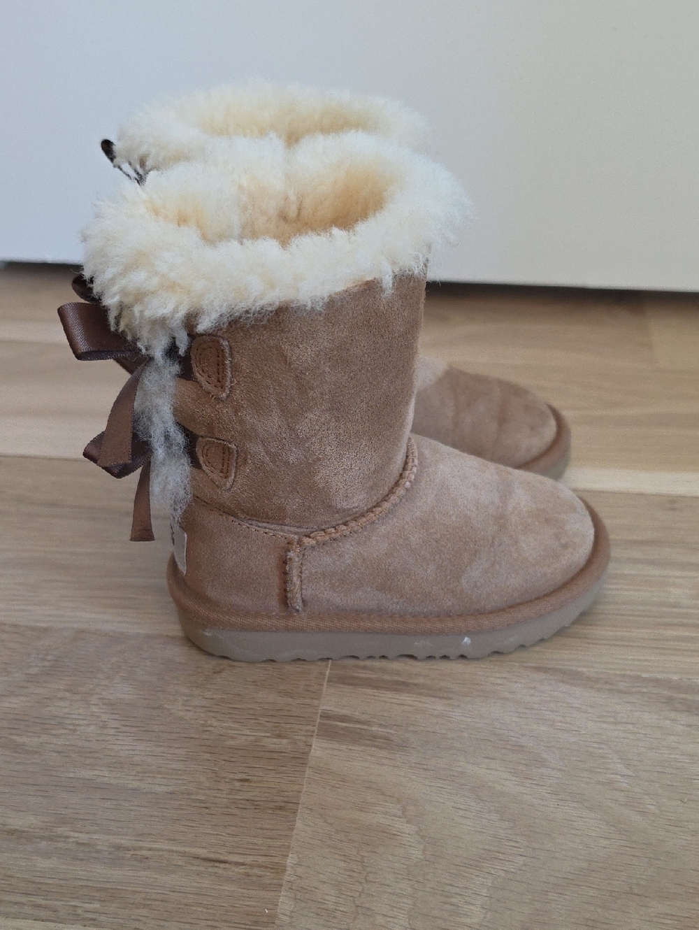 UGG Toddler Girls Size 8 Preowned